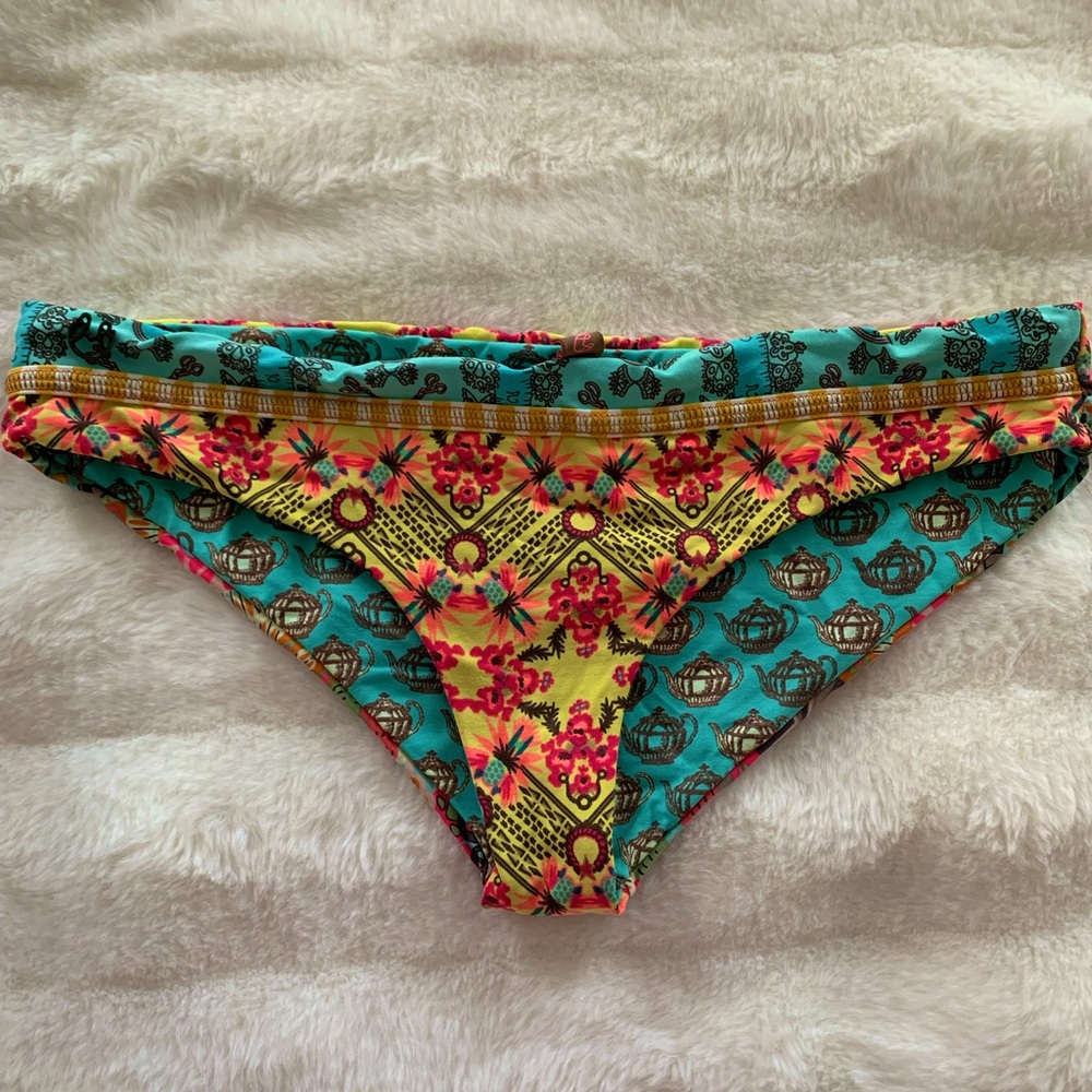 Maaji reversible bottom